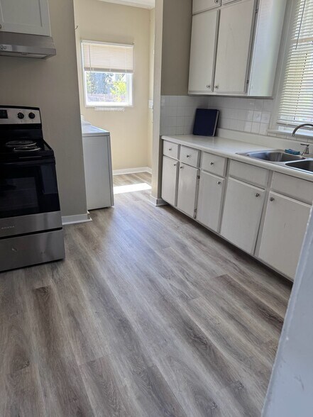 Building Photo - 950 E Indiana Ave