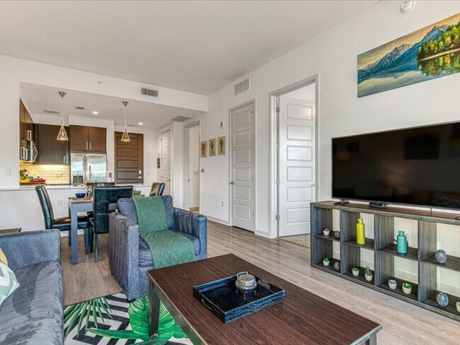 Building Photo - 2121 Holcombe Blvd