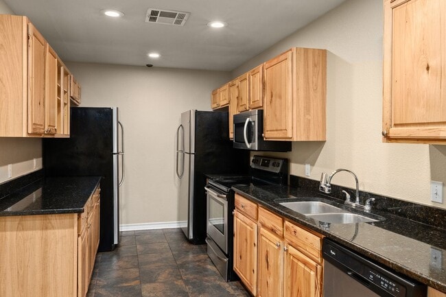 Building Photo - Walk to campus, Walk downtown, Shared Fenced Yard and Courtyard, Flat Rate Utilities!