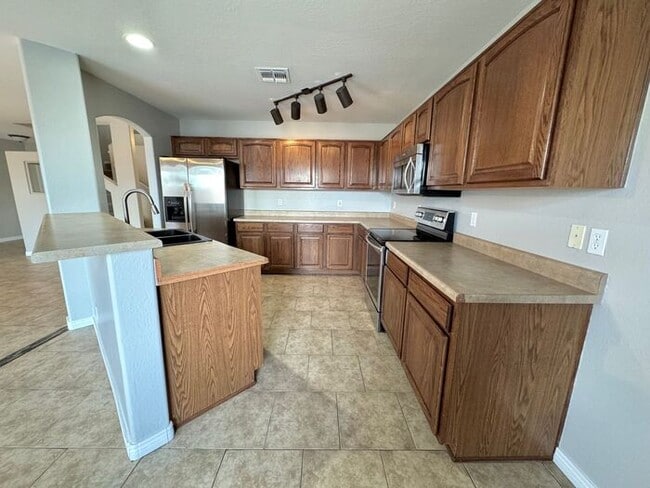 Building Photo - Amazing 4BD, 3BA house in Pinal county (31...