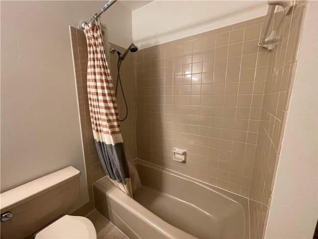 Building Photo - Gorgeous 3-Bed, 2.5-Bath Retreat Near Veterans Park
