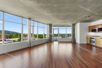 Building Photo - The Civic | 11th Floor 2BD/2BA with Stunning Portland Views, Free Parking and Free Utilities!