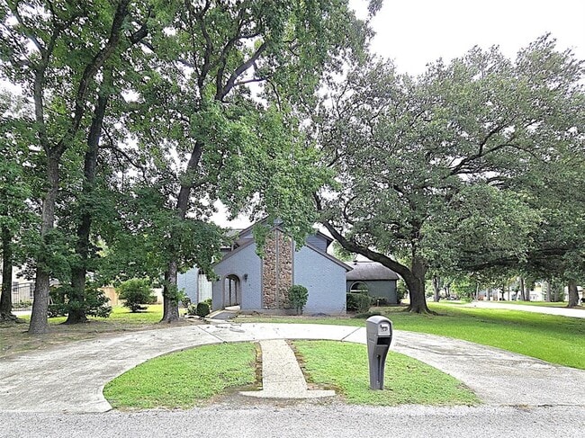 Primary Photo - 560 Brandon Rd