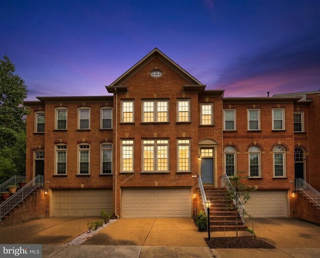 Building Photo - 1814 Fallbrook Ln