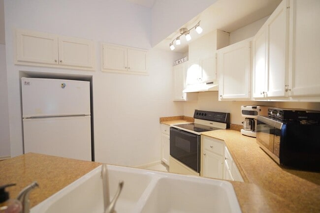 Building Photo - 4472 Bay Shore Cir