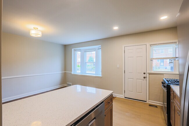 Building Photo - 3 Bedroom Complete Rehab