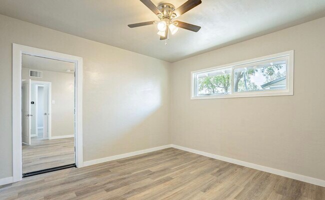 Building Photo - 1023 E Mariposa St