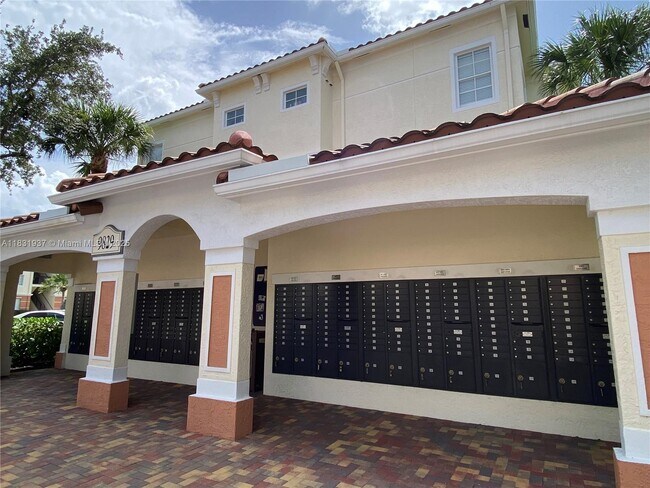Building Photo - 9825 Baywinds Blvd