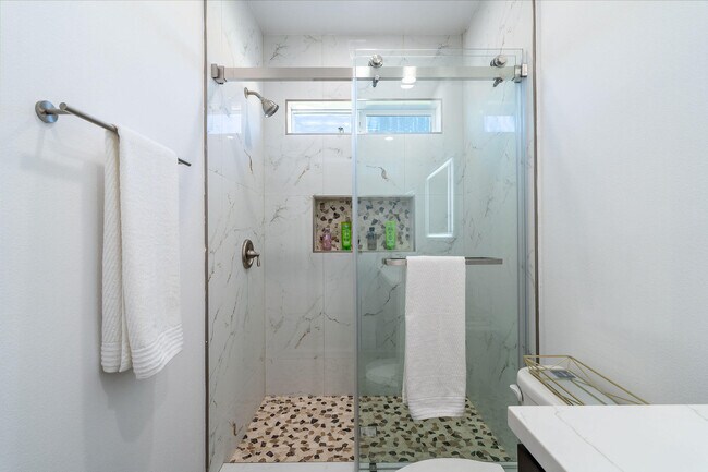 Building Photo - 15553 Ave Manzana