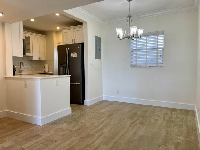 Building Photo - 310 S Ocean Blvd
