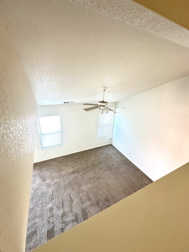 Building Photo - 3032 W Easterday Ln