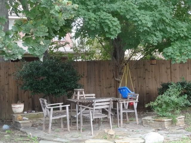 Building Photo - 618 Rivercove Dr