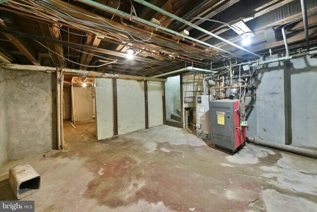 Building Photo - 422 Willow Grove Ave