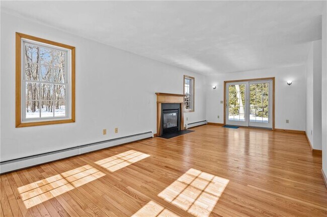 Building Photo - 27 River St