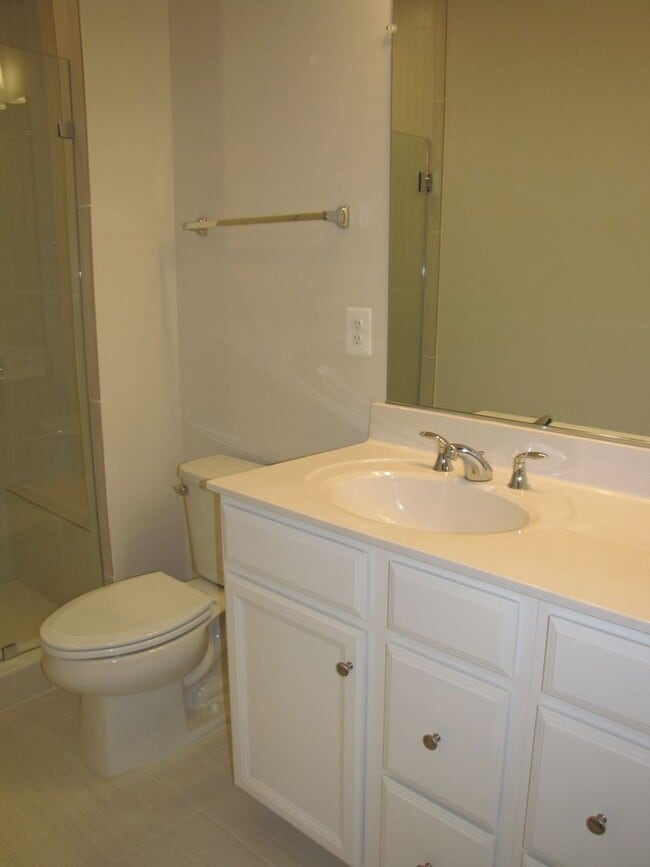 Building Photo - End Unit Townhouse Haymarket