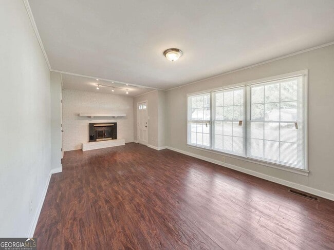 Building Photo - 652 Mozley Dr SE