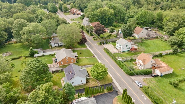 Building Photo - 204 Dunham St