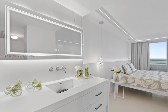 Building Photo - 5555 Collins Ave