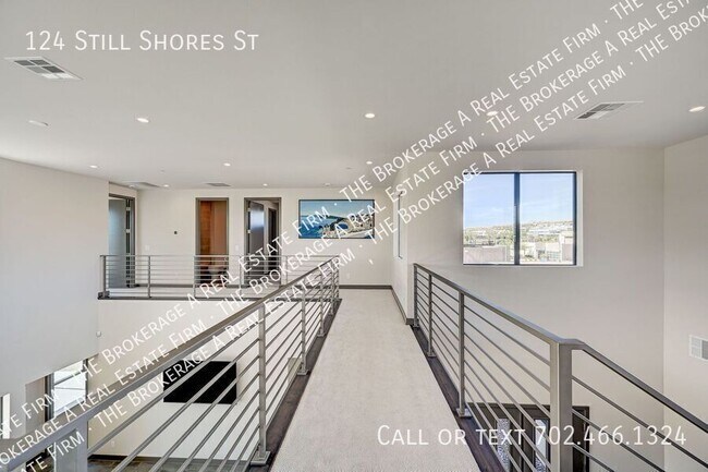 Building Photo - 124 Still Shrs St
