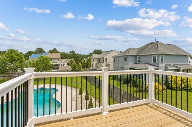 Building Photo - Renovated 5-bedroom 3.5-bathroom home loca...