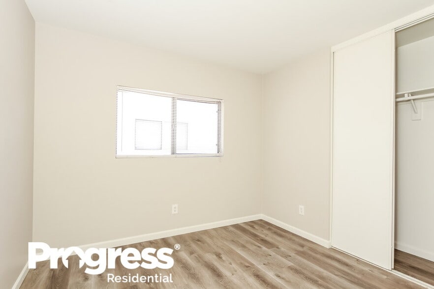 Building Photo - 11834 W Corrine Dr