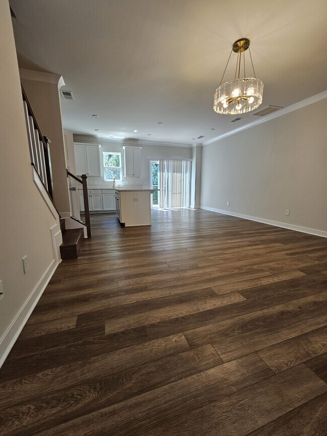 Building Photo - 53 Connaught Ct