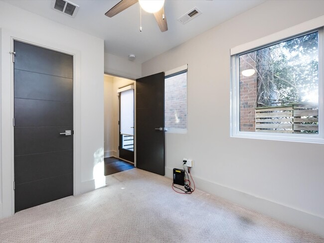 Building Photo - 237 Domain Way