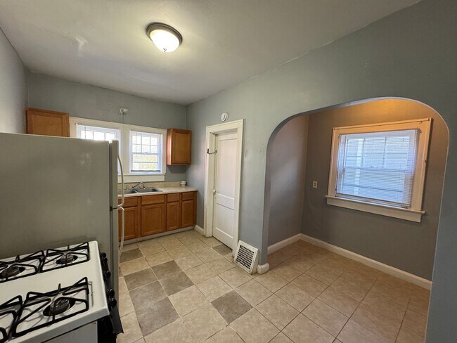 Building Photo - 830-832 Weghorst Street