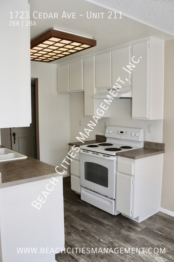Building Photo - 1723 Cedar Ave