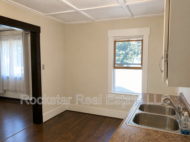 Building Photo - 717 S Ferrall St