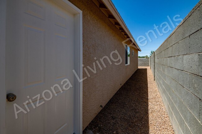 Building Photo - HUALAPAI MOUNTAIN FOOTHILLS HOME