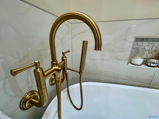 Building Photo - 1024 Split Rock Cove