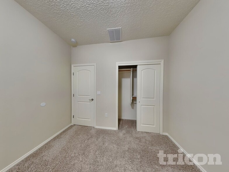 Building Photo - 981 Firewheel Ave SW