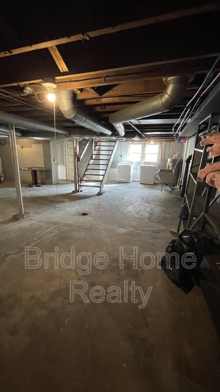 Building Photo - 366 White Ave