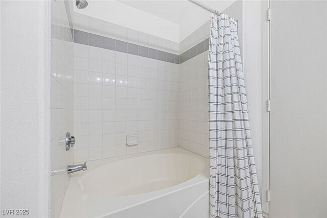 Building Photo - 950 Seven Hills Dr