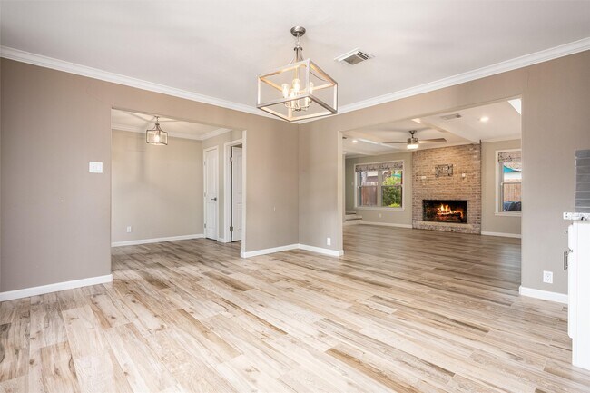 Building Photo - 14602 Oak Bend Dr