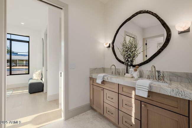 Building Photo - 3301 E Elm St