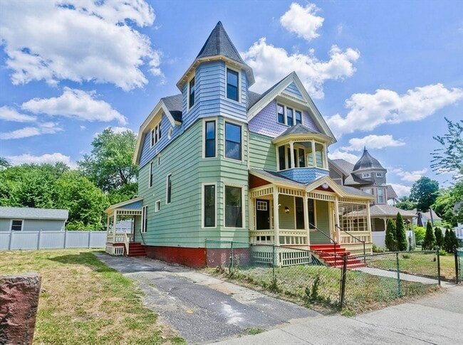 Building Photo - 205 St James Ave