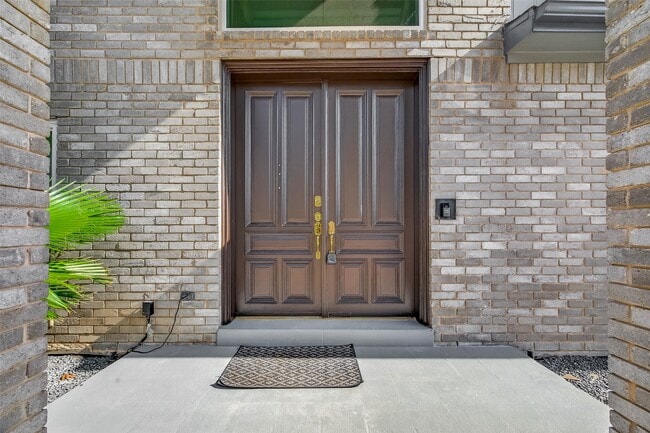 Building Photo - 1709 Coles Farm Dr