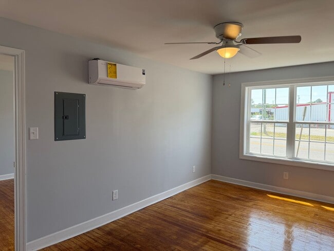 Building Photo - 1609 St Andrew St