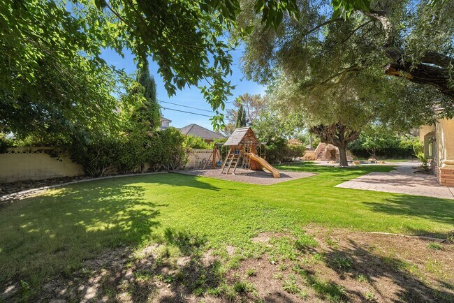 Building Photo - 7154 Ranchito Cir