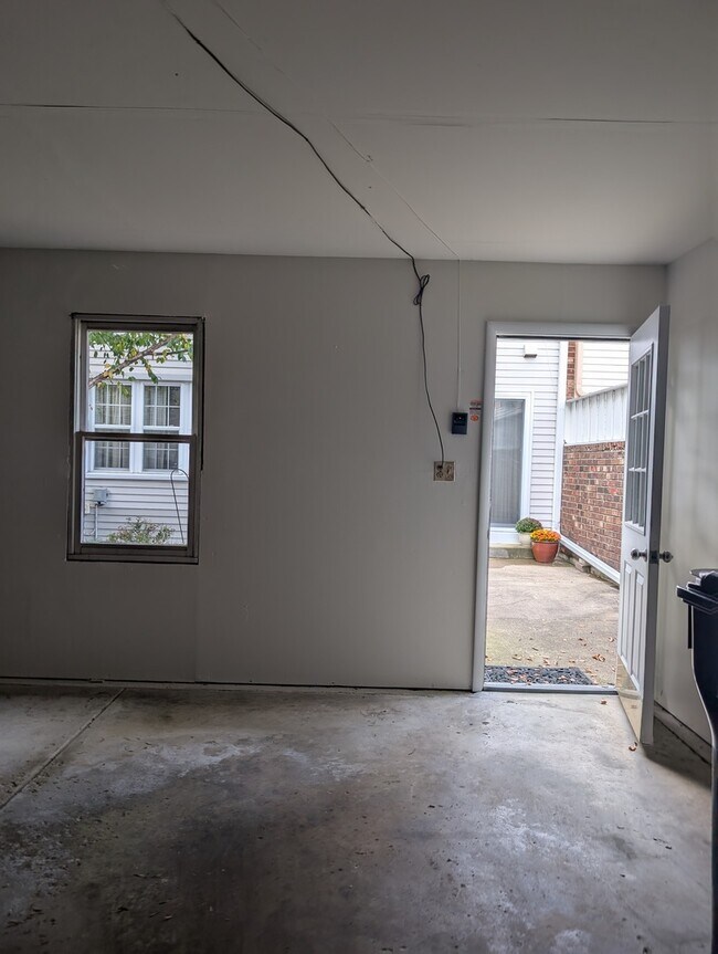 Building Photo - 1535 Wedgefield Cir