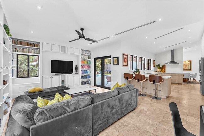 Building Photo - 6466 SW 84th St