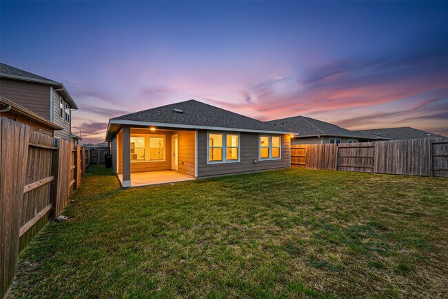 Building Photo - 7035 Toluca Dr