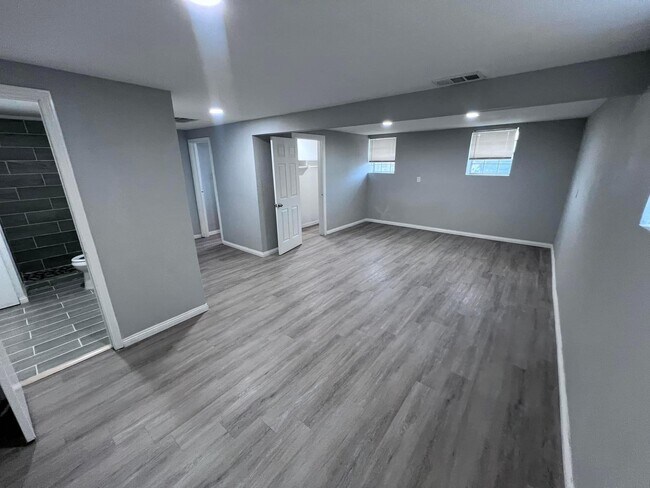 Building Photo - 1010 Monticlair