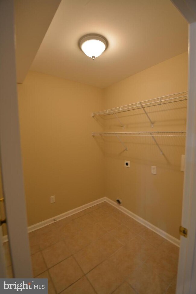 Building Photo - 1103 Laurel Ct