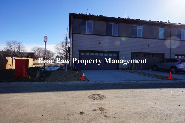 Building Photo - Newer Townhome in Lakewood!!