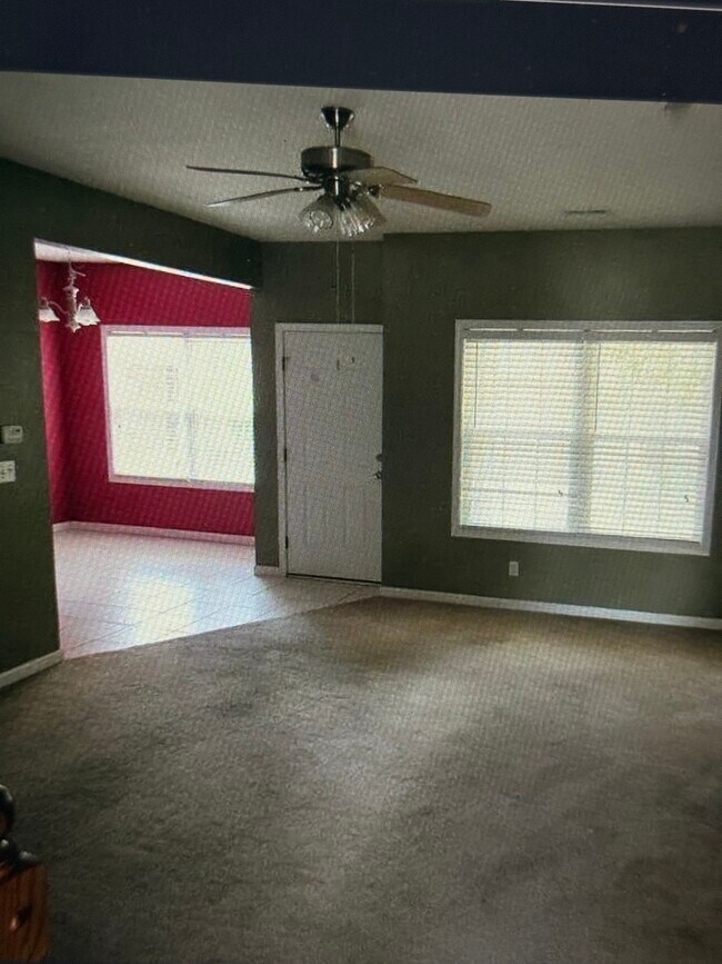 Building Photo - 11217 North Oakwood Drive