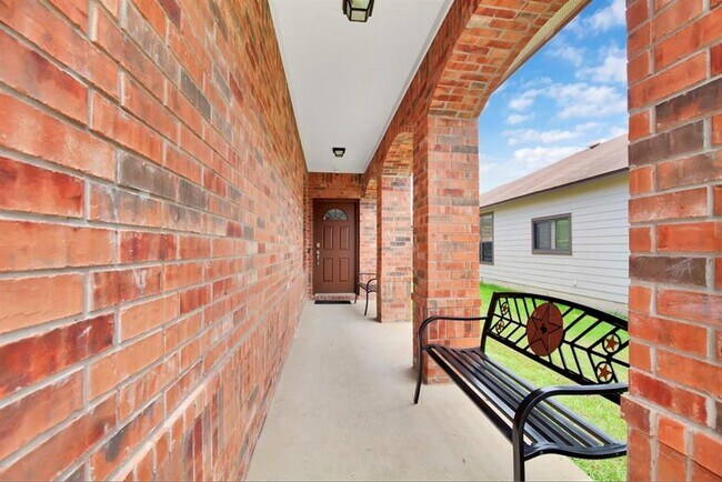Building Photo - 1721 E Mesa Park Dr