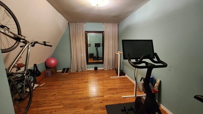 Building Photo - 1870 E 12th St